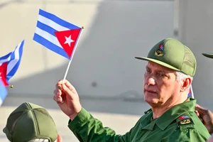 Trung Quốc lên tiếng về vụ Mỹ siết trừng phạt Cuba