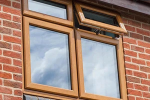 Xây cửa sổ hướng sang nhà hàng xóm. Ảnh minh họa.