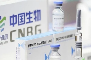 Vaccine ngừa COVID-19 của hãng dược Sinipharm (Trung Quốc) - một trong số những vaccine được WHO cấp phép sử dụng khẩn cấp. Ảnh: YICAI GLOBAL