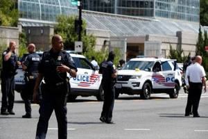 Cảnh sát Quốc hội Mỹ triển khai điều tra mối đe dọa đánh bom. Ảnh: REUTERS