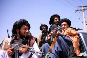 Taliban kiểm soát sân bay Kabul sau khi Mỹ hoàn tất rút quân. Ảnh: REUTERS