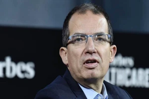 Giám đốc điều hành hãng dược Modern Stephane Bancel. Ảnh: CNBC