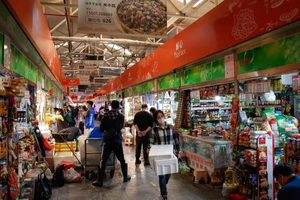 Trung Quốc đã đặt mục tiêu tăng trưởng GDP năm 2022 ở mức khoảng 5,5%. Ảnh: EPA-EFE