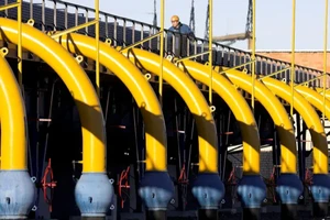 Một trạm nén khí trên đường ống Yamal-Europe. Ảnh: REUTERS