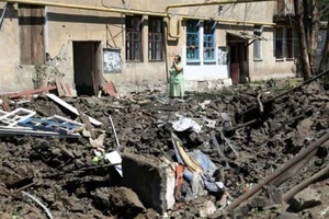 Cảnh đổ nát ở TP Toretsk (tỉnh Donetsk, miền đông Ukraine) sau khi bị Nga không kích ngày 17-7. Ảnh: AFP