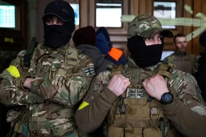 Các chiến binh Anh tình nguyện tham chiến tại Ukraine. Ảnh: REUTERS