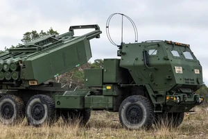 Hệ thống pháo phản lực phóng loạt cơ động cao (HIMARS) của Mỹ. Ảnh: US ARMY