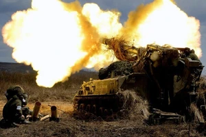 Pháo binh Nga khai hỏa. Ảnh: CREATIVE COMMONS