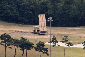 Một hệ thống phòng thủ tên lửa tầm cao giai đoạn cuối (THAAD) của Mỹ được triển khai ở TP Seongju (tỉnh North Gyeongsang, Hàn Quốc). Ảnh: REUTERS
