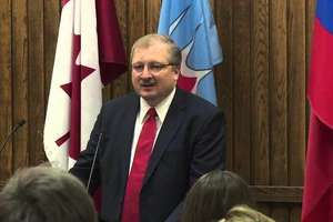 Ông Alexander Darchiev - Vụ trưởng Vụ Bắc Mỹ thuộc Bộ Ngoại giao Nga. Ảnh chụp màn hình video ĐH Carleton (Canada)