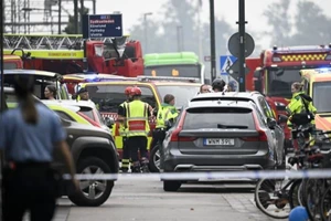 Cảnh sát tại hiện trường trung tâm mua sắm Emporia, TP Malmo (Thụy Điển). Ảnh: AFP