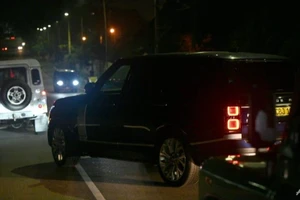 Đoàn xe được cho là chở cựu tổng thống Sri Lanka - ông Gotabaya Rajapaksa sau khi ông về nước. Ảnh: AFP