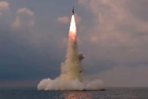 Một vụ phóng tên lửa đạn đạo của Triều Tiên từ tàu ngầm hồi năm 2021. ẢNH: KCNA