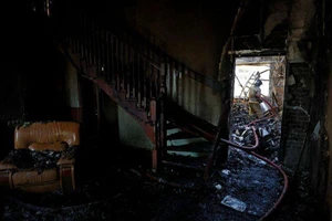 Nhà dân tan hoang trong các trận giao tranh giữa Nga và Ukraine ở tỉnh Donetsk. Ảnh: REUTERS