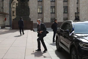 Đại sứ Estonia - ông Margus Laidre đến Bộ Ngoại giao Nga ngày 23-1. Ảnh: SPUTNIK 