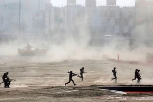 Binh sĩ Ấn Độ diễn tập tác chiến tại DefExpo 2020 ở TP Lucknow. Ảnh: REUTERS