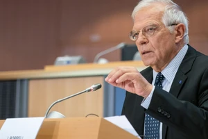 Ông Borrell nói việc viện trợ vũ khí cho Ukraine và Nga có ‘sự khác biệt lớn'