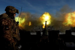 Giằng co ở Bakhmut: Nga tuyên bố cắt tuyến hậu cần của Ukraine, Kiev bác bỏ và cho biết tiêu diệt hàng chục lính Nga