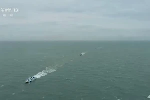 71 máy bay quân sự Trung Quốc vượt trung tuyến, áp sát Đài Loan