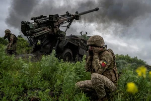 Nóng Nga-Ukraine 14-6: Miền nam Ukraine rung chuyển lớn; Chiến tăng Leopard 2 và xe chiến đấu Bradley rơi vào tay Nga 