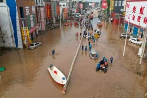 Trung Quốc: Số người chết, mất tích vì lũ lớn tăng cao