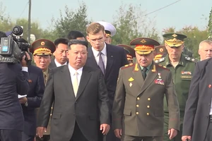 VIDEO: Ông Kim Jong-un tham quan dàn oanh tạc cơ 'khủng' của Nga