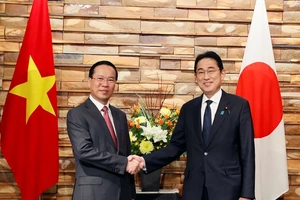 Chủ tịch nước Võ Văn Thưởng (trái) và Thủ tướng Nhật Kishida. Ảnh: TTXVN