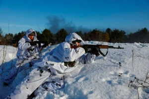 Chiến sự Nga-Ukraine 6-12: Kiev tuyên bố phá huỷ oanh tạc cơ Su-24M Nga gần đảo Rắn; Moscow nói hạ loạt UAV Ukraine tại biển Azov, bán đảo Crimea