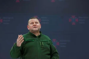 Rộ tin tổng thống Ukraine muốn thay tổng tư lệnh, cả Kiev và Moscow cùng lên tiếng