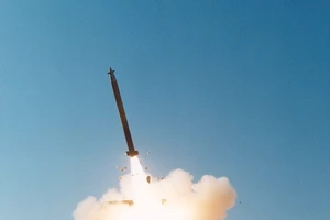 Mỹ tính mở nhà máy ở Úc, sản xuất rocket cho HIMARS cung cấp Ukraine và Trung Đông