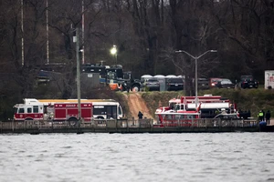Vụ tàu hàng đâm sập cầu ở Mỹ: Tìm thấy 2 thi thể; Chính quyền khẩn trưởng ứng phó thiệt hại