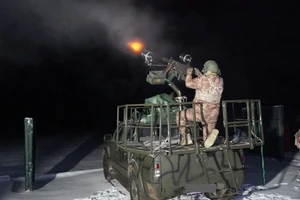 Chiến sự Nga-Ukraine 10-4: Có tin Kiev tấn công trung tâm huấn luyện không quân Moscow; Nga mất gần 450.000 lính từ đầu cuộc chiến? 