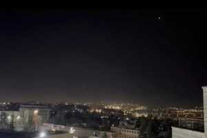 Iran trả đũa Israel: Mỹ, Anh, Jordan giúp Israel đánh chặn tên lửa, UAV Iran