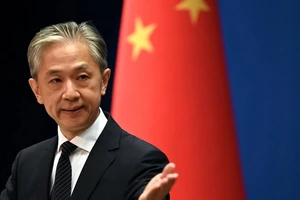 Trung Quốc phản ứng gắt với Anh, liên quan Nga
