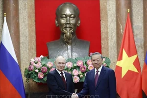 Việt Nam, Nga ký 11 văn kiện hợp tác nhân chuyến thăm của ông Putin