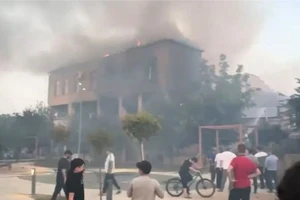 VIDEO: Giáo đường Do Thái và nhà thờ Chính thống giáo ở Nga bị tấn công, nhiều thương vong