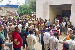 Giẫm đạp ở Ấn Độ: Sốc với lời nhân chứng, thảm kịch xảy ra vì một cơn bụi