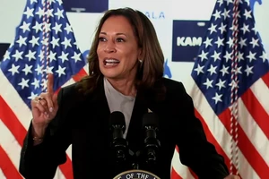 Nhóm bà Harris gọi hàng trăm cuộc huy động ủng hộ từ Dân chủ