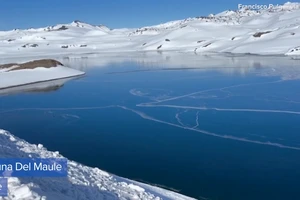 VIDEO: Kỳ lạ hồ băng biết 'hát' ở Chile