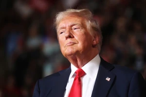 Bộ đôi Trump-Vance lên tiếng việc bà Harris chọn ông Walz làm phó tướng