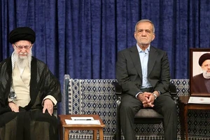 Iran International: Tổng thống Iran tham vấn lãnh đạo tối cao không đánh Israel