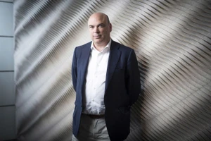 Chân dung 'Bill Gates nước Anh' và bữa tiệc biến thành thảm kịch trên biển