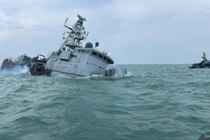 Tàu chiến Malaysia bị chìm sau khi đâm trúng vật thể lạ