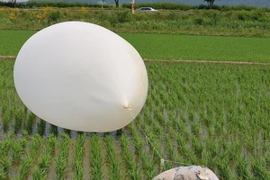 Hàn Quốc: Triều Tiên lại thả bóng bay chứa rác