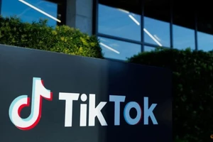 Tiktok gửi đơn lên Toà Tối cao Mỹ vụ thoái vốn, ông Trump gặp CEO Shou Chew