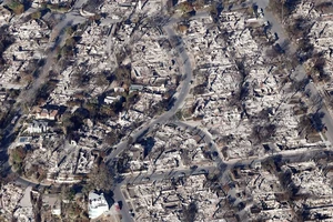 Cháy rừng ở Los Angeles: Do pháo hoa đón năm mới?