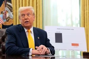 Ông Trump: Làm việc với Ukraine ‘khó khăn hơn’ với Nga