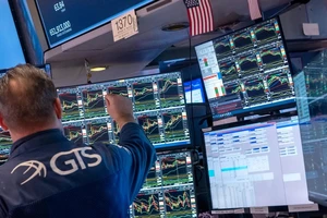 Vụ thuế đối ứng: Chứng khoán Mỹ, giá dầu và USD tiếp tục đà giảm