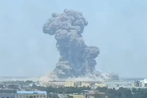 VIDEO: Nổ kinh hoàng nhà máy hóa chất ở Trung Quốc, 30 người thương vong và mất tích