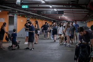 Xung đột Israel-Iran: Tel Aviv nhắm kho vũ khí Tehran; Iran đánh cơ sở Mossad; Houthis hành động 